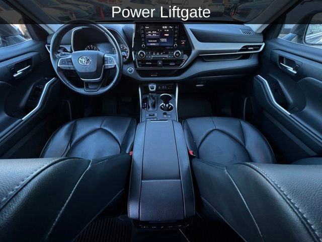 Used 2022 Toyota Highlander XLE image 2