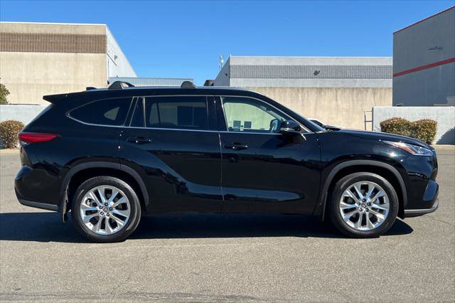 Certified 2021 Toyota Highlander Limited AWD/4WD image 6