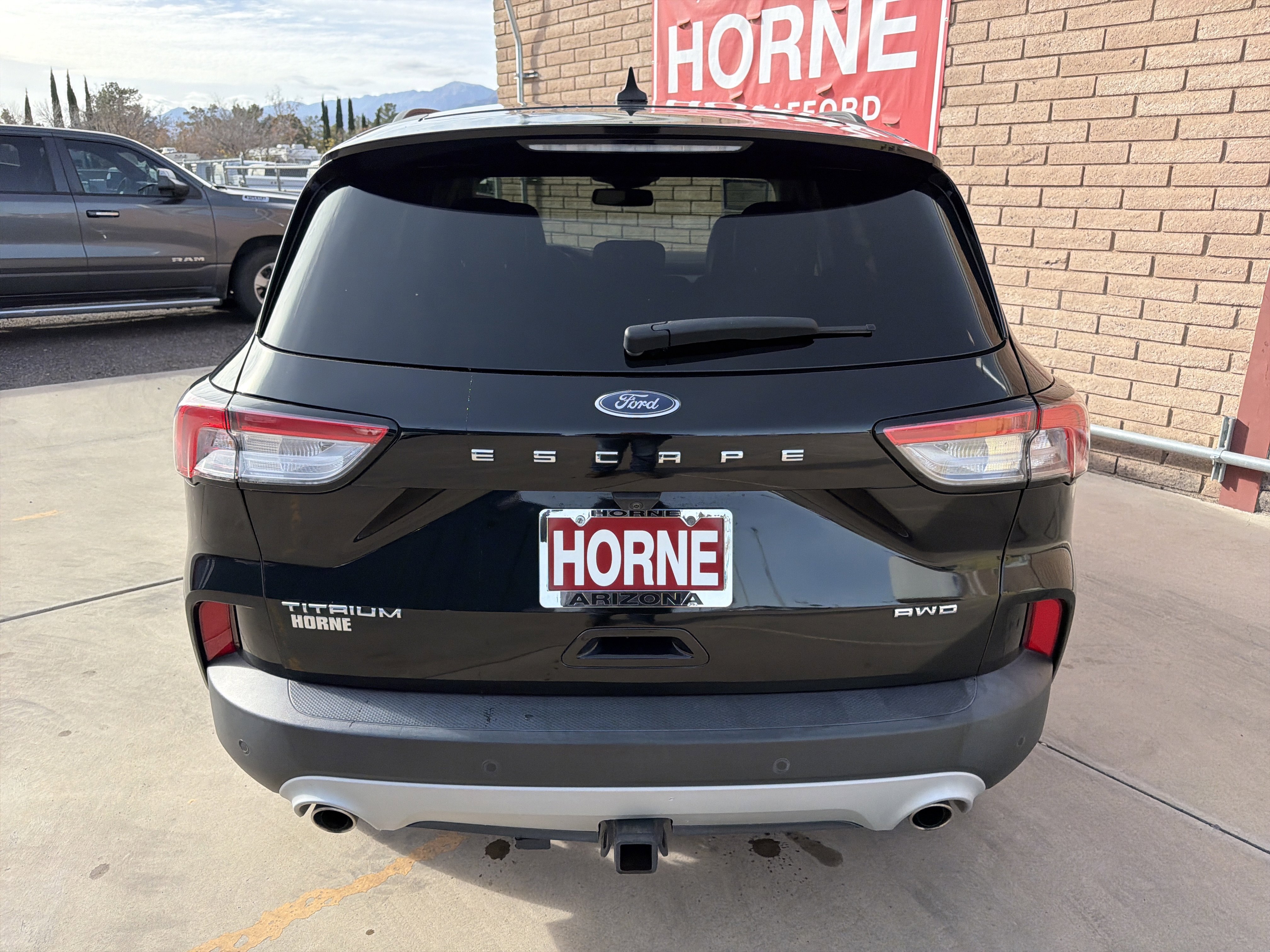 Used 2022 Ford Escape Titanium w/ Class II Trailer Tow Package image 4