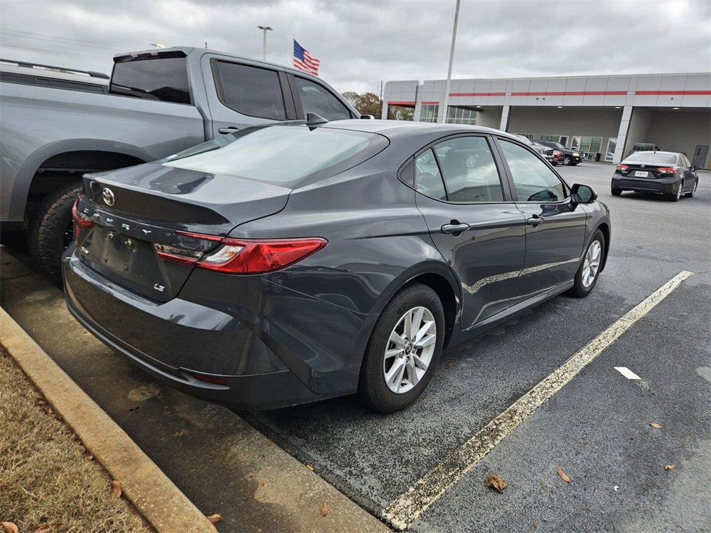 Used 2025 Toyota Camry LE image 10