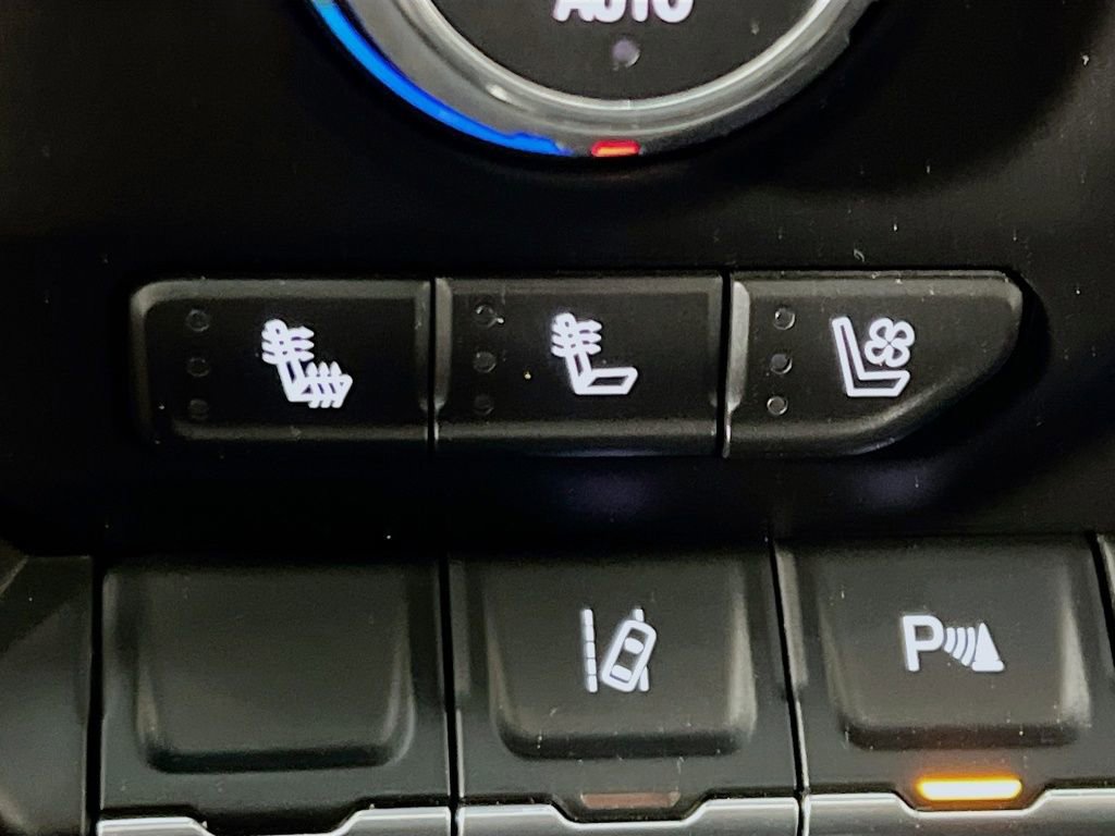 Certified 2022 Chevrolet Silverado 2500 High Country w/ LPO, Dark Essentials Package image 21