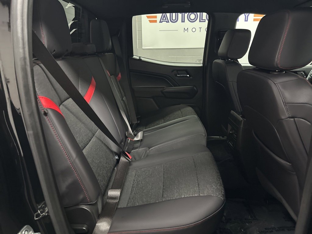 Used 2025 Chevrolet Colorado Z71 w/ Midnight Edition image 22