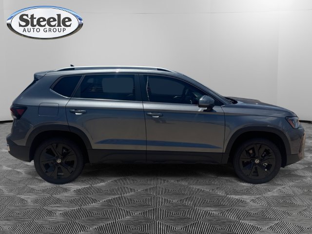 New 2026 Volkswagen Taos SE FWD image 6