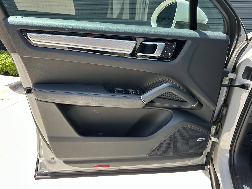 Certified 2023 Porsche Cayenne Platinum Edition AWD/4WD image 16