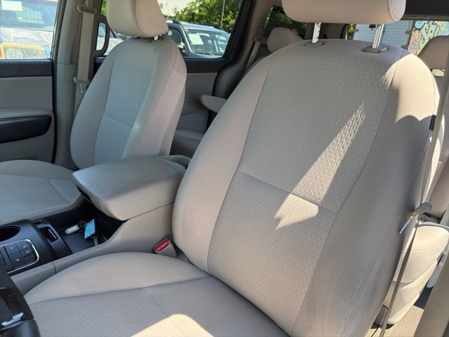 Used 2016 Kia Sedona LX w/ Option Group 020 FWD image 14