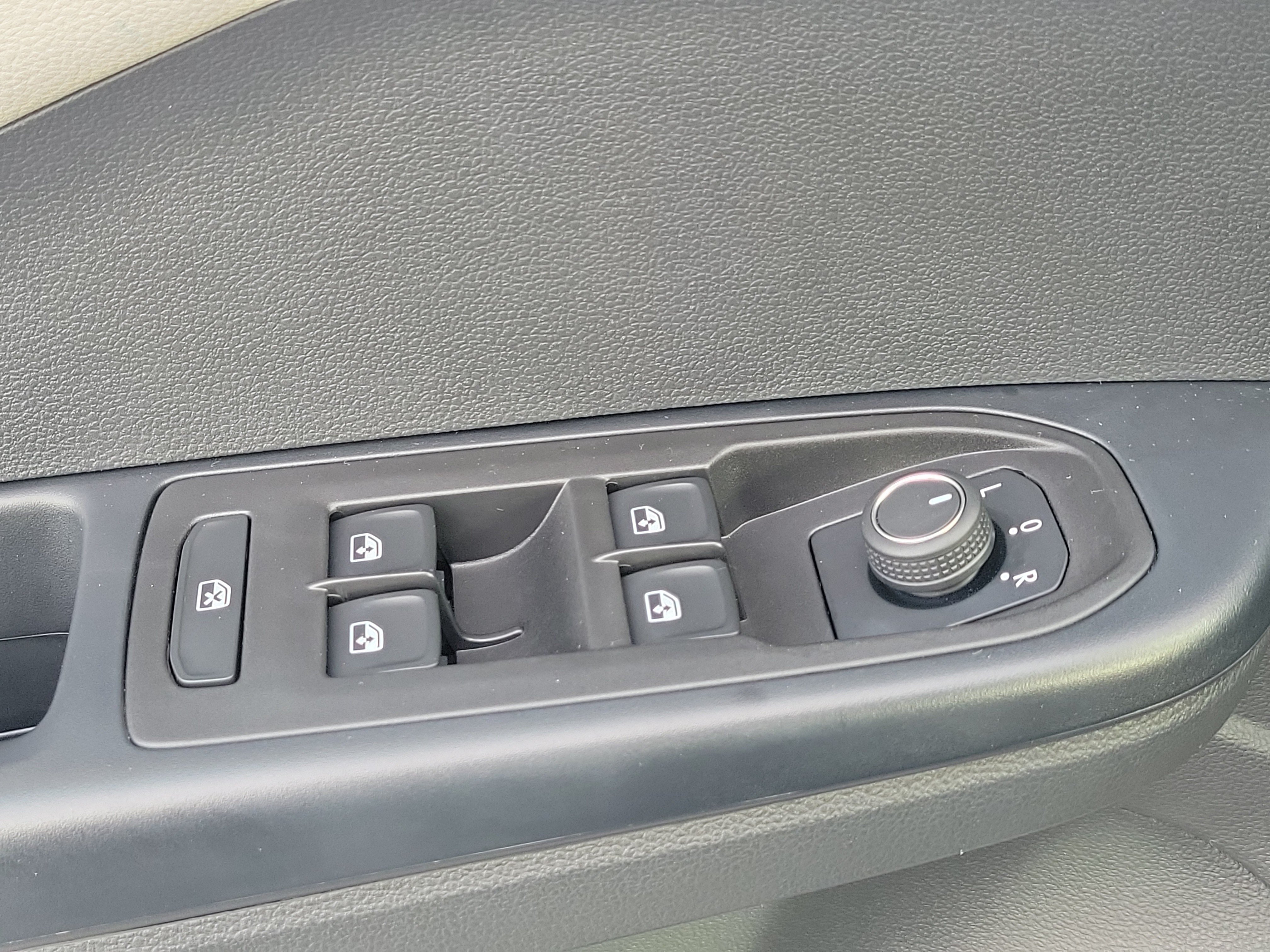 Used 2025 Volkswagen Taos S FWD image 29