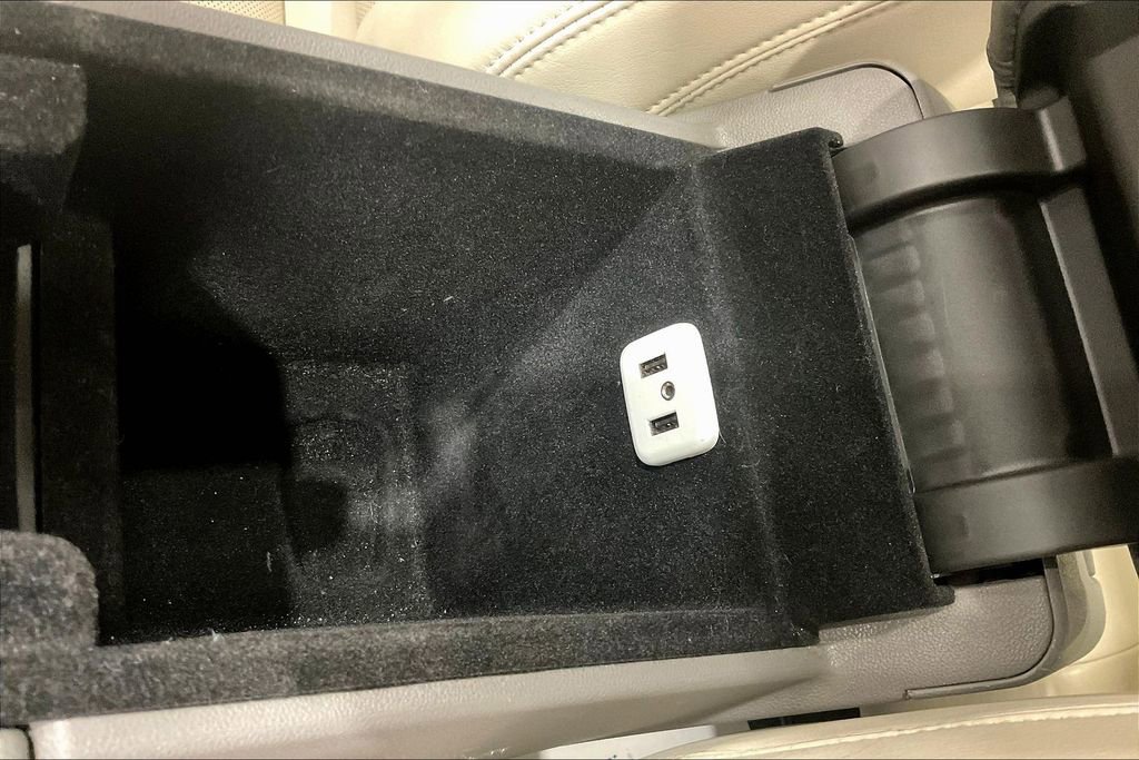 Used 2017 Cadillac XT5 Luxury w/ Driver Awareness Package image 32