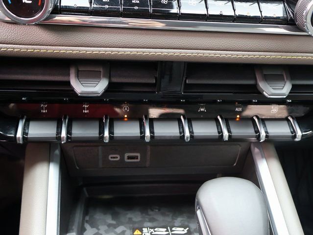 Certified 2025 Chevrolet Colorado ZR2 w/ Technology Package image 34