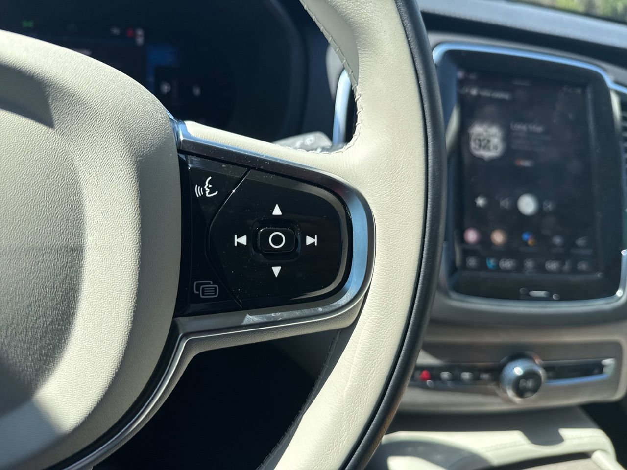 Used 2025 Volvo XC90 B6 Ultra w/ Lounge Package image 26