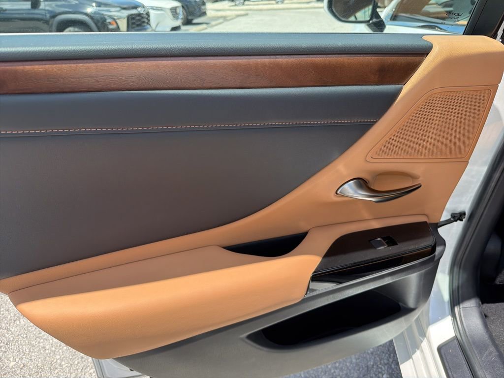 Used 2024 Lexus ES 350 w/ Premium Package FWD image 11