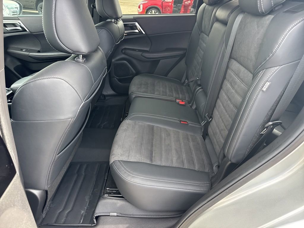 Used 2024 Mitsubishi Outlander SE image 26