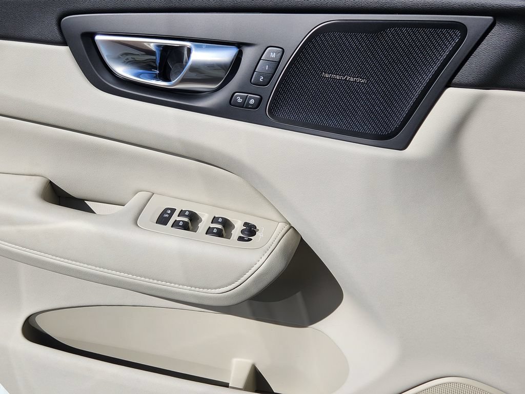 New 2026 Volvo XC60 B5 Ultra w/ Climate Package AWD/4WD image 13
