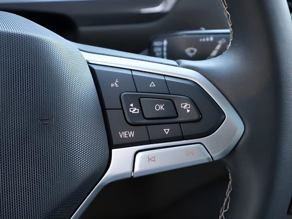 Used 2022 Volkswagen Tiguan SE w/ Panoramic Sunroof Package image 34