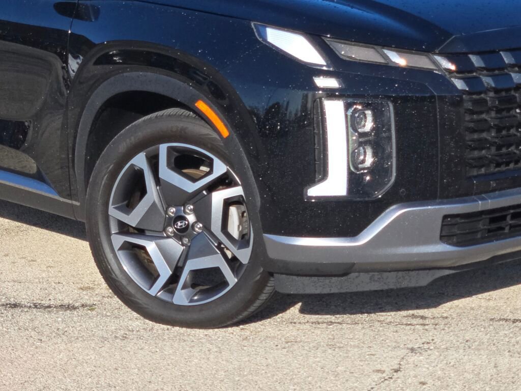 Used 2023 Hyundai Palisade Limited FWD image 3