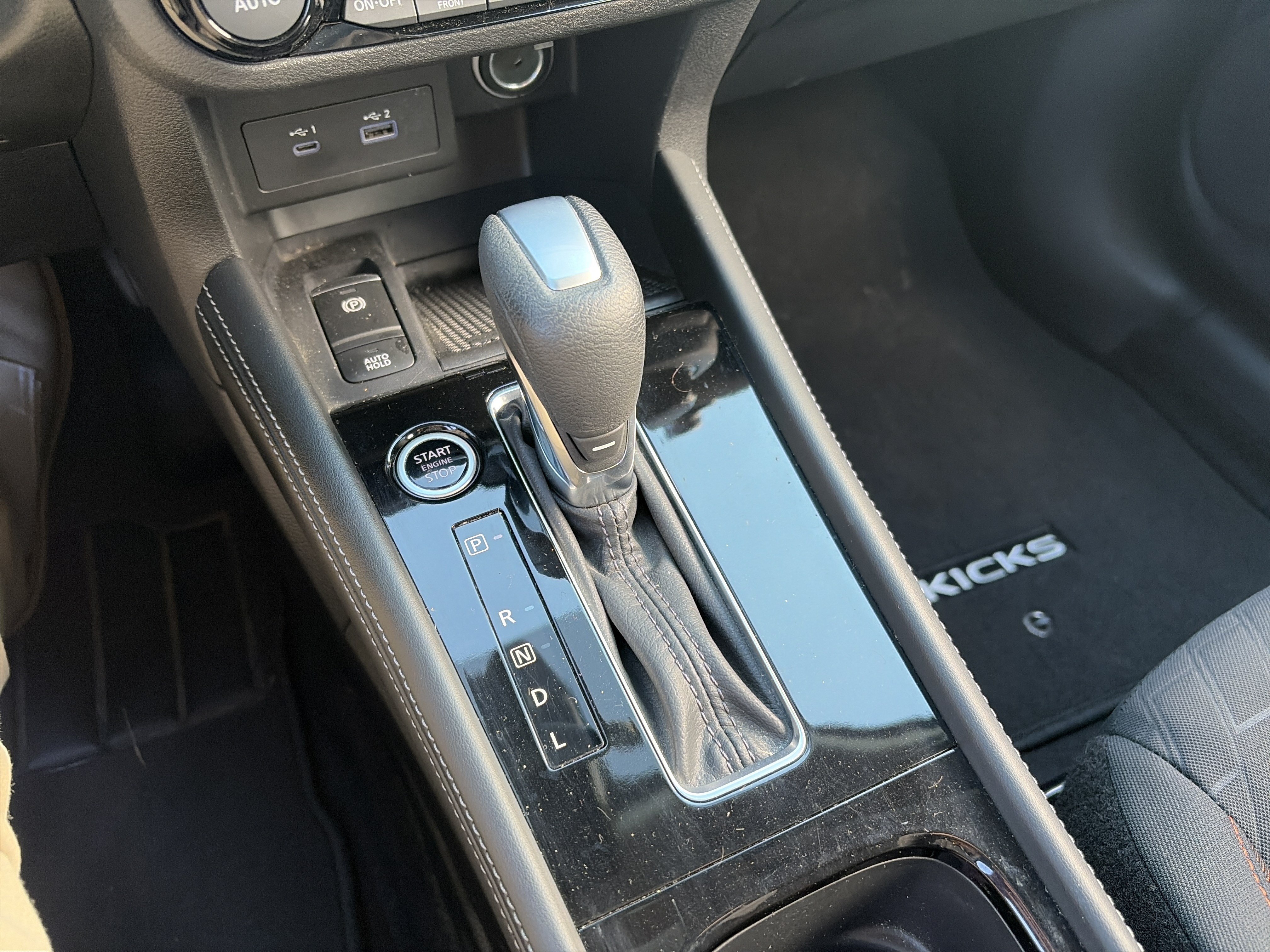 Used 2023 Nissan Kicks SR FWD image 29