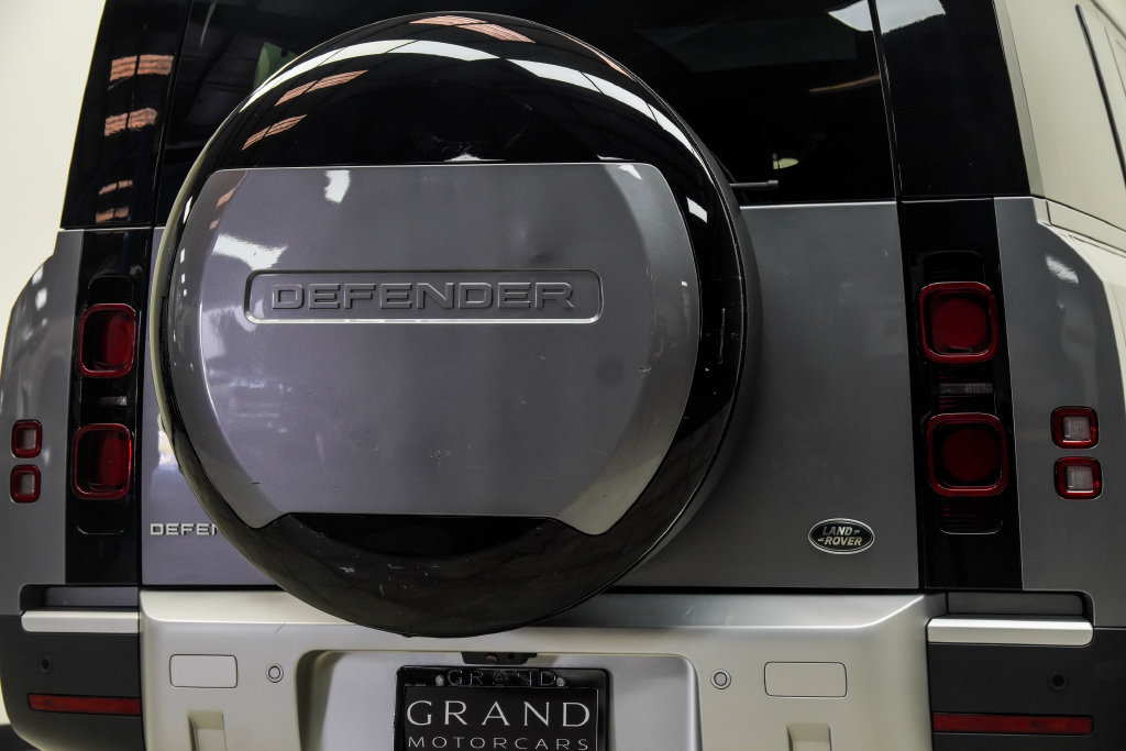 Used 2023 Land Rover Defender 130 SE AWD/4WD image 14