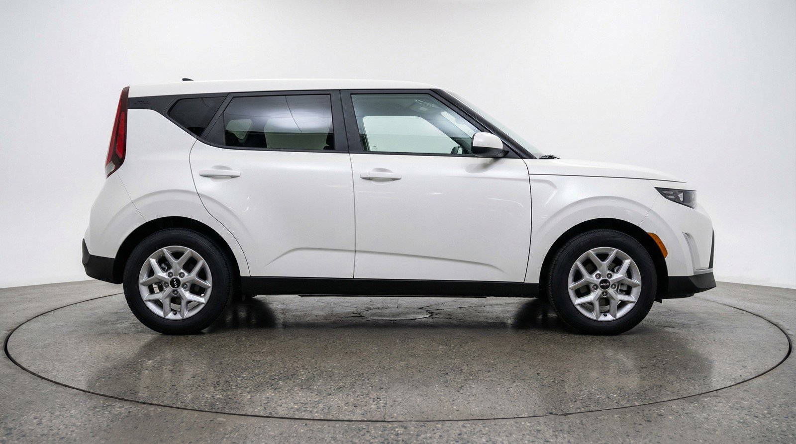 Used 2025 Kia Soul LX w/ LX Technology Package FWD image 11