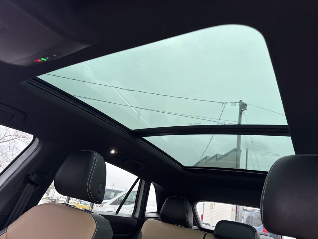 Used 2022 Volkswagen Atlas Cross Sport SE image 3