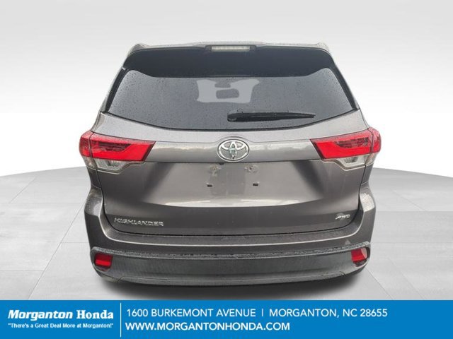 Used 2017 Toyota Highlander LE AWD/4WD image 6