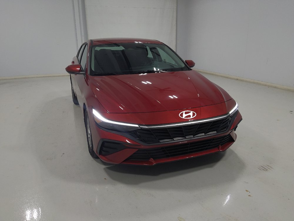 Used 2025 Hyundai Elantra SE FWD image 14