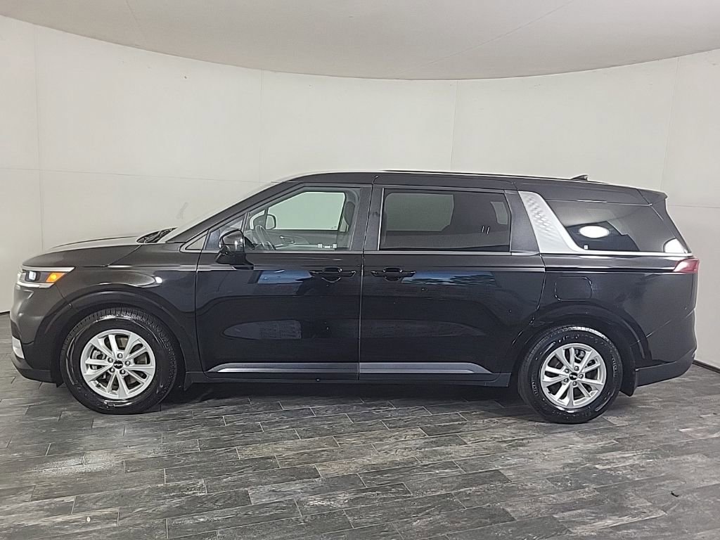 Used 2022 Kia Carnival LX image 24