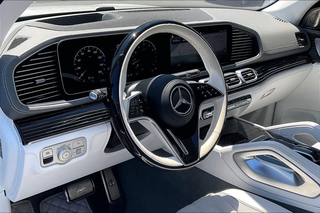 Certified 2025 Mercedes-Benz Maybach GLS 600 4MATIC image 11