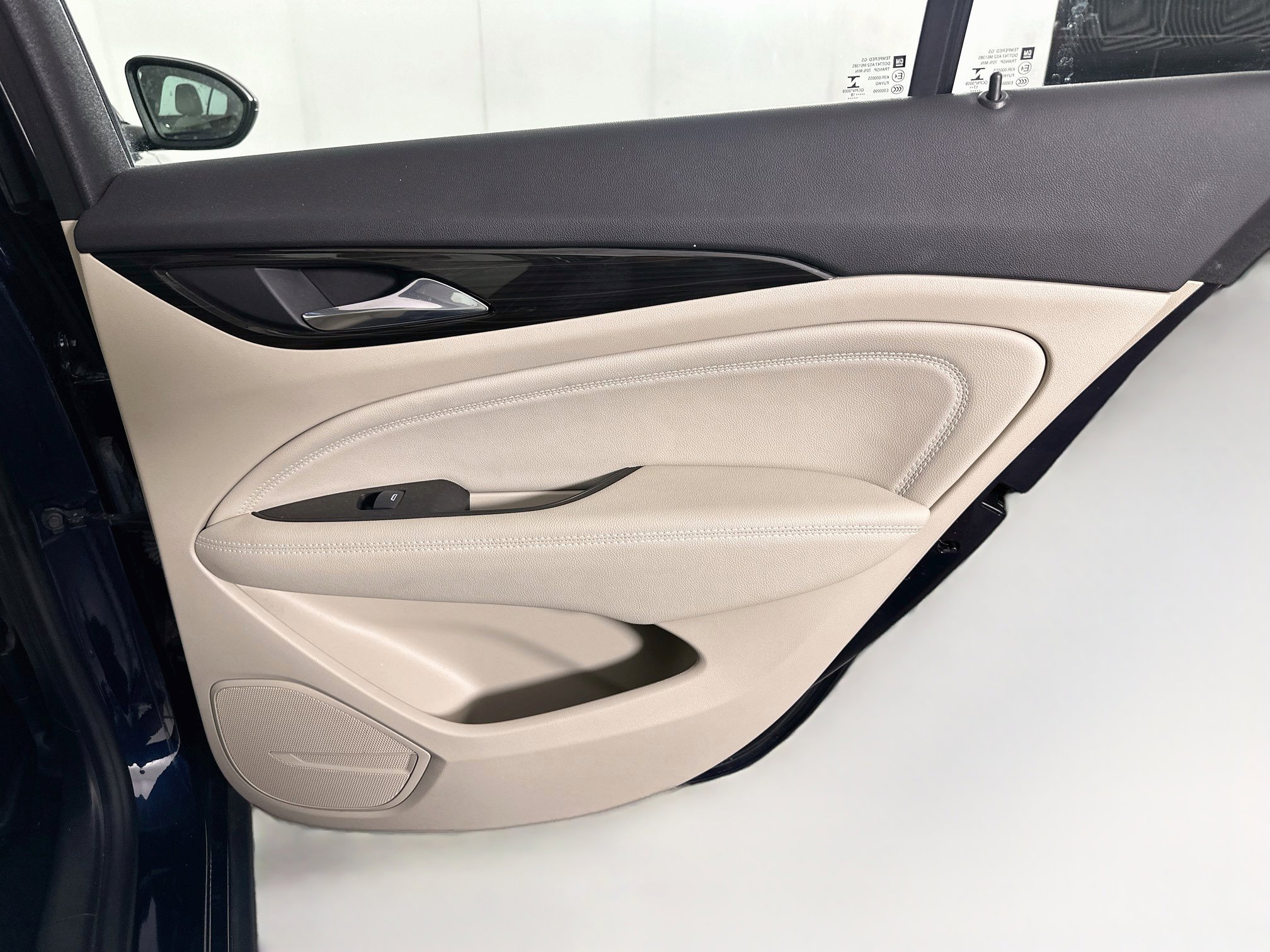 Used 2018 Buick Regal Essence FWD image 27