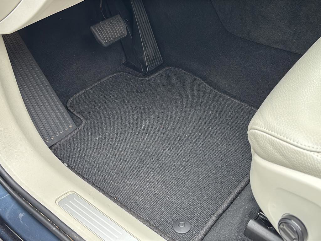 Used 2021 Volvo XC60 T5 Momentum w/ Premium Package image 18