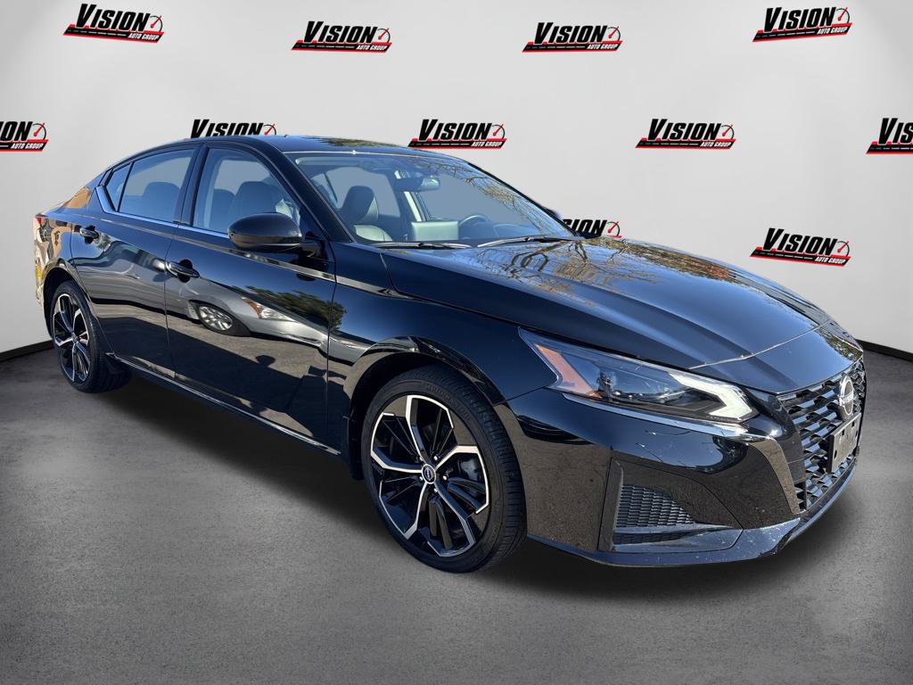 Certified 2023 Nissan Altima 2.5 SR w/ SR Premium Package AWD/4WD image 3