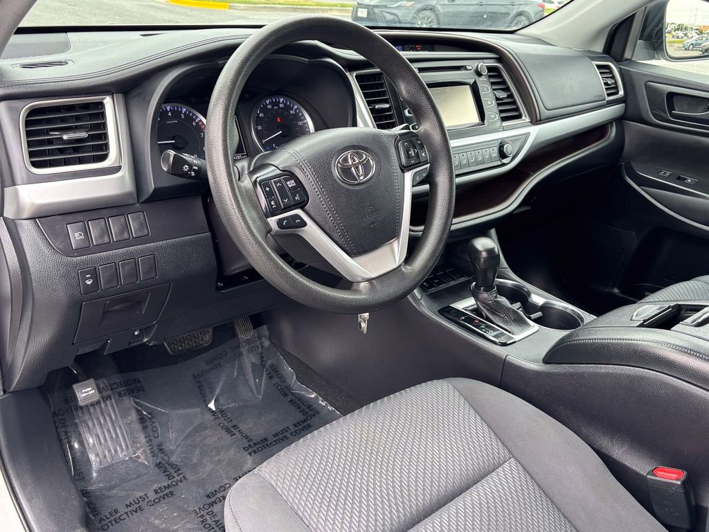 Used 2019 Toyota Highlander LE FWD image 15