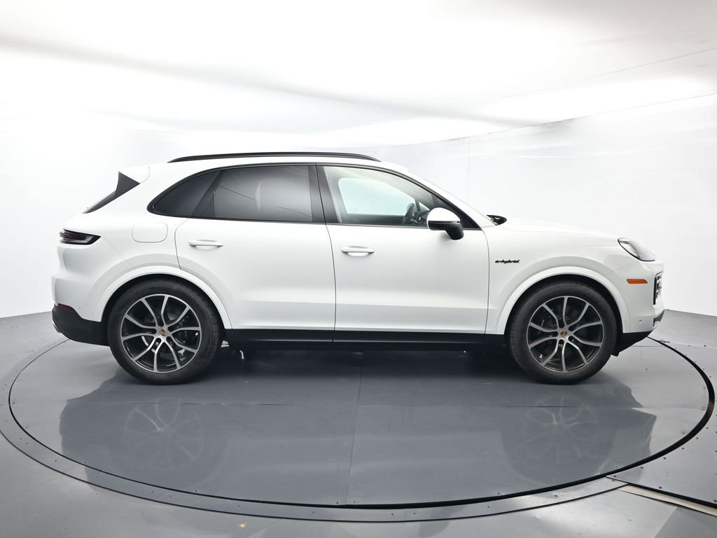 Certified 2025 Porsche Cayenne E-Hybrid AWD/4WD image 14