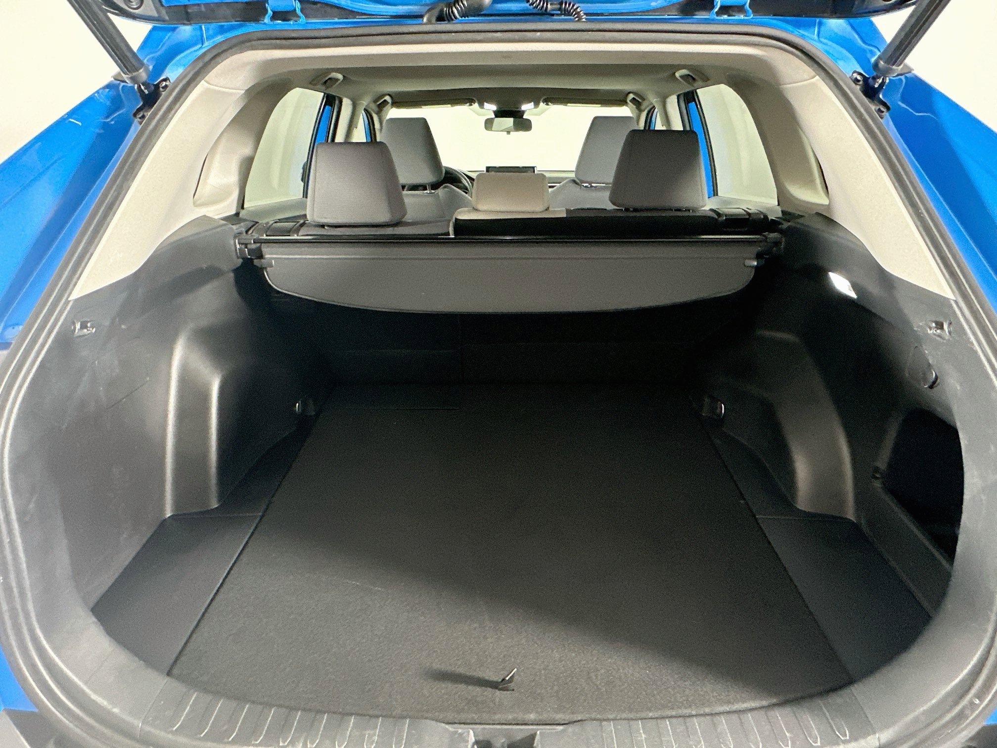 Used 2020 Toyota RAV4 XLE w/ Convenience Package FWD image 30