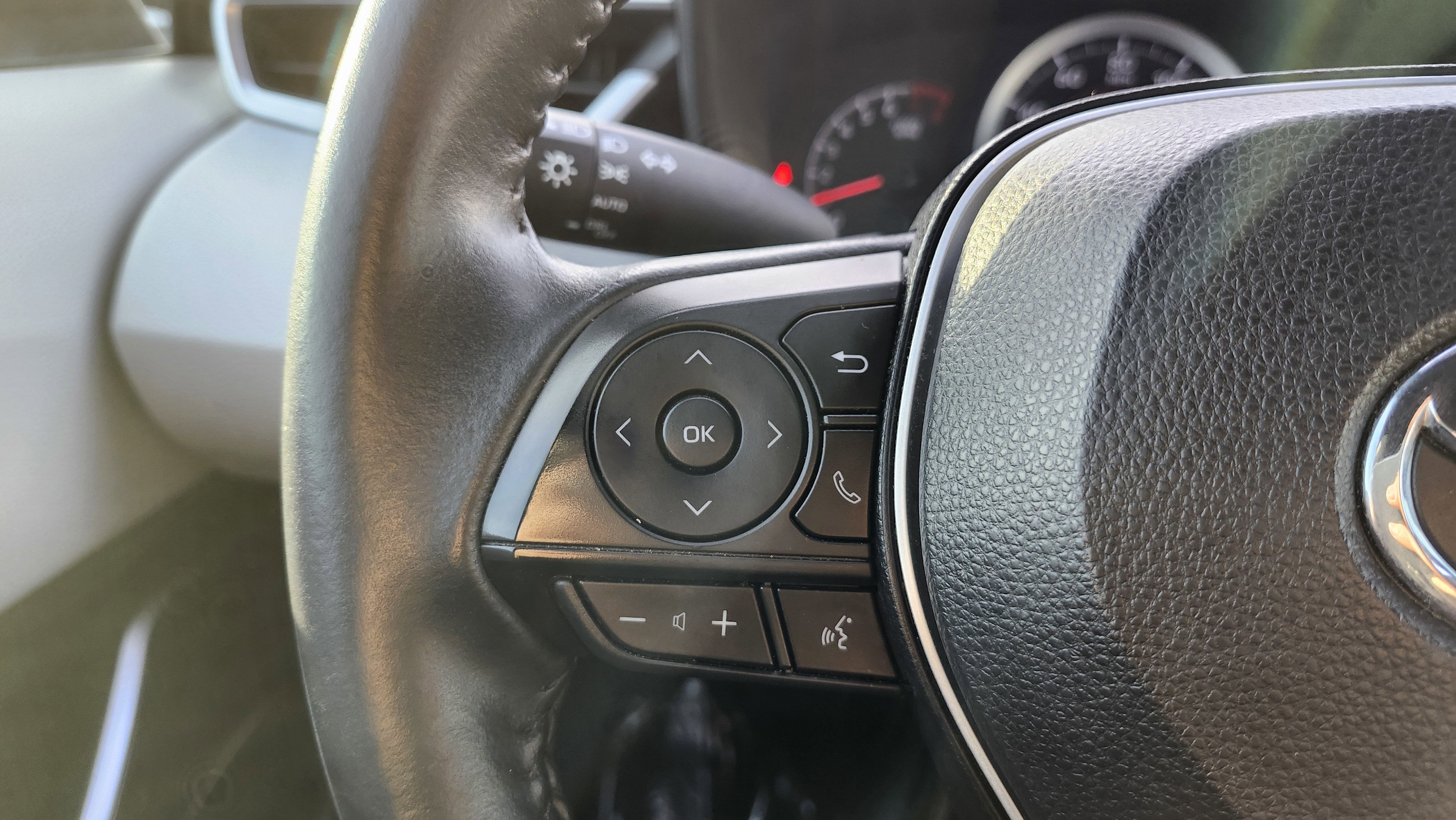 Used 2021 Toyota Corolla SE image 32