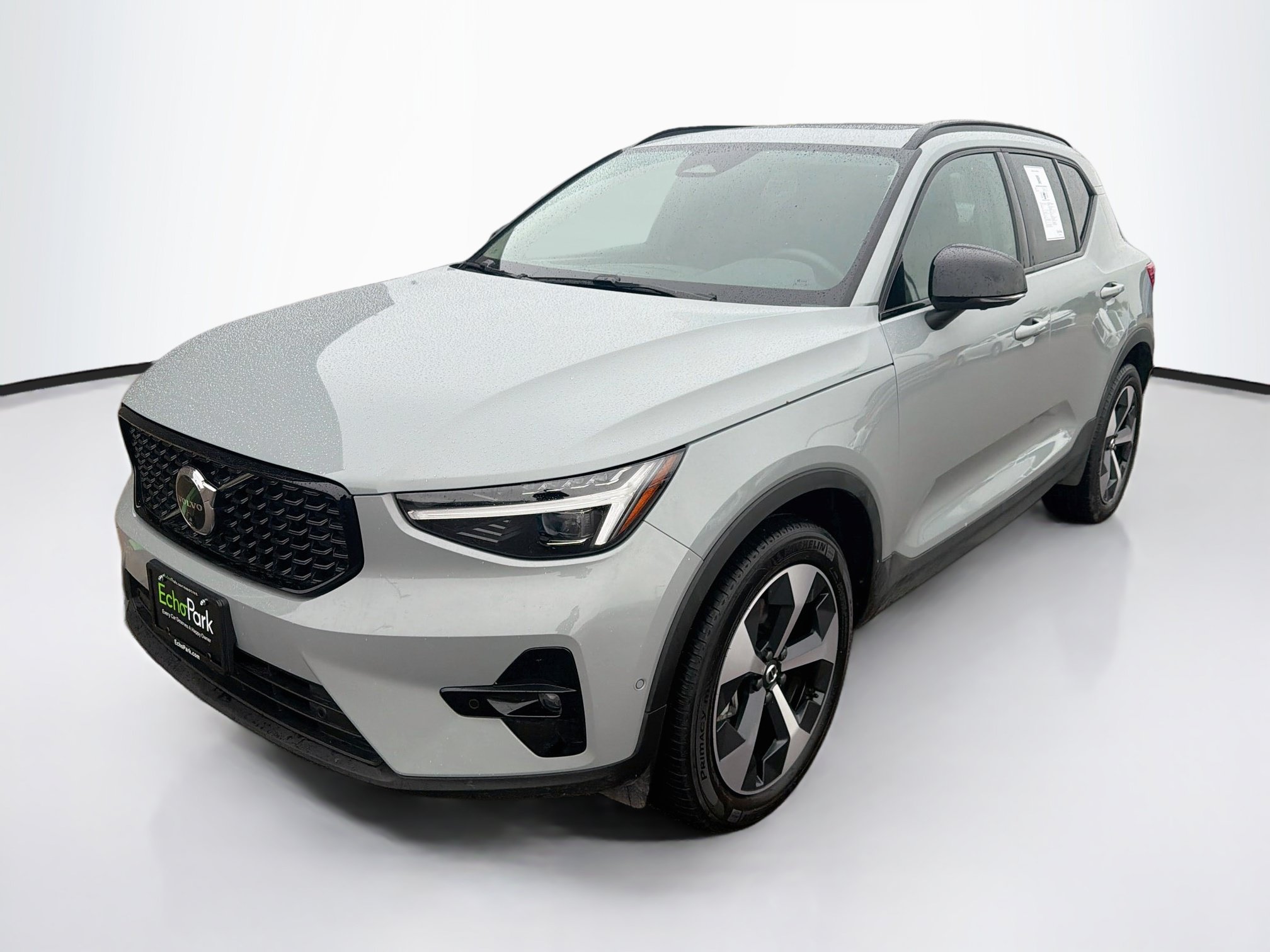 Used 2026 Volvo XC40 B5 Plus AWD/4WD image 3