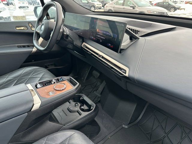 Used 2023 BMW iX xDrive50 w/ Premium Package image 8