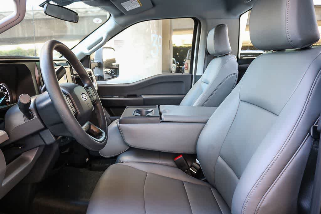 New 2026 Ford F250 XL w/ XL Chrome Package image 25