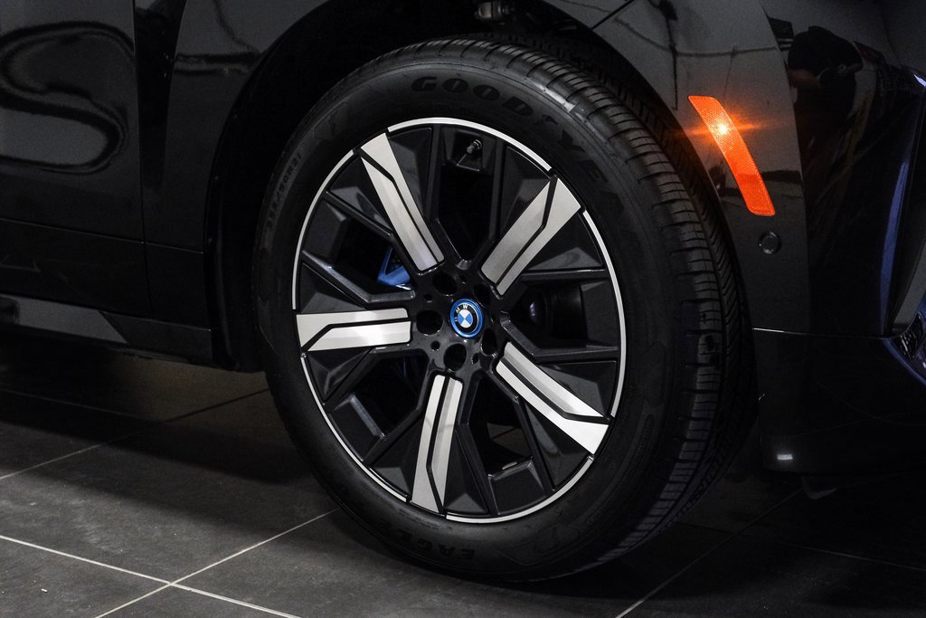 Used 2025 BMW iX xDrive50 image 57