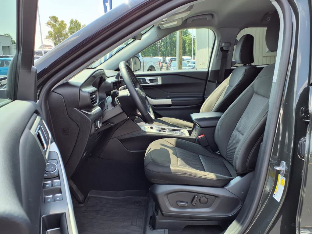 Used 2023 Ford Explorer XLT image 16