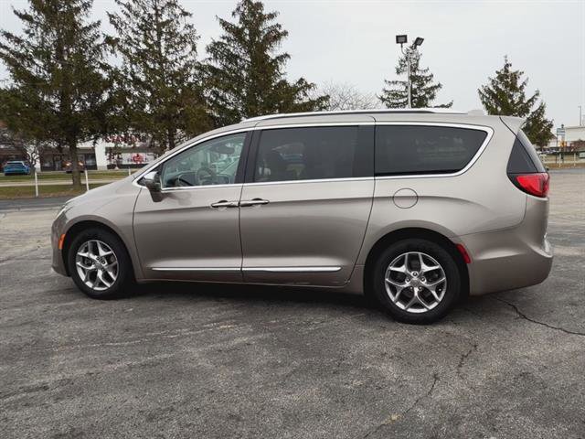 Used 2017 Chrysler Pacifica Limited w/ Advanced Safetytec Group image 30