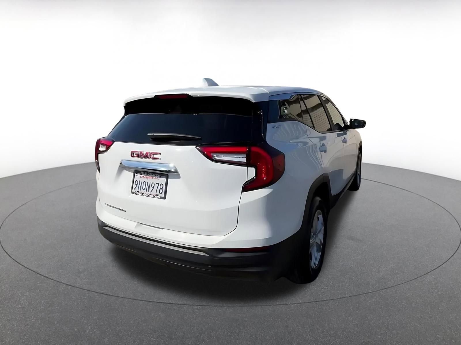 Used 2024 GMC Terrain SLE image 15