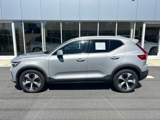 Certified 2025 Volvo XC40 B5 Plus AWD/4WD image 2