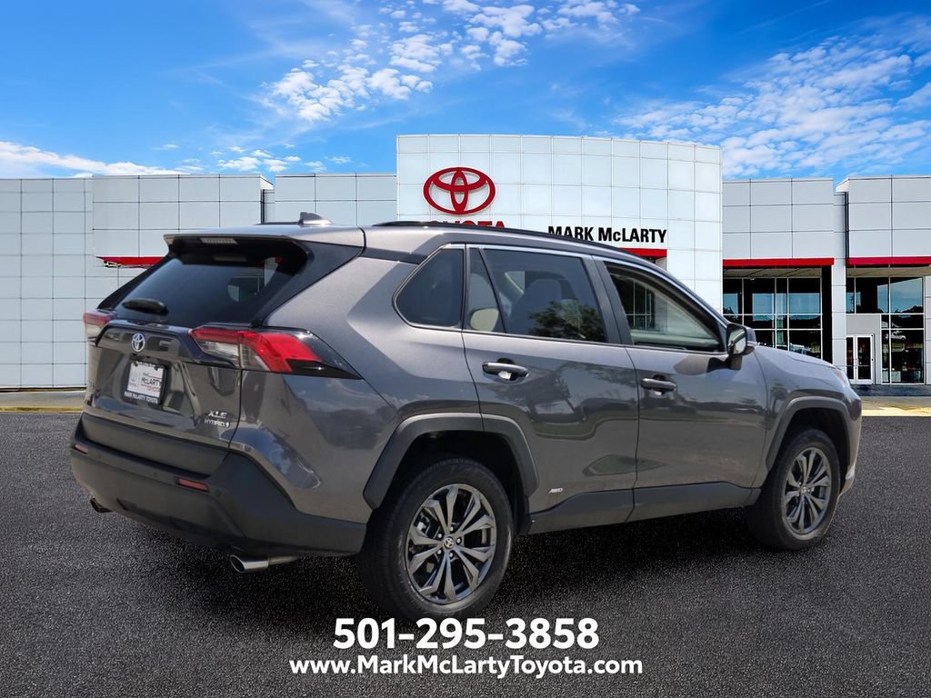 Used 2023 Toyota RAV4 XLE Premium AWD/4WD image 5
