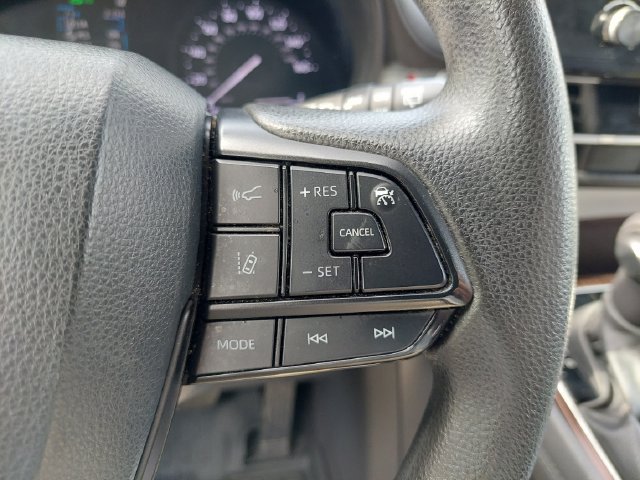 Certified 2023 Toyota Sienna LE FWD image 33