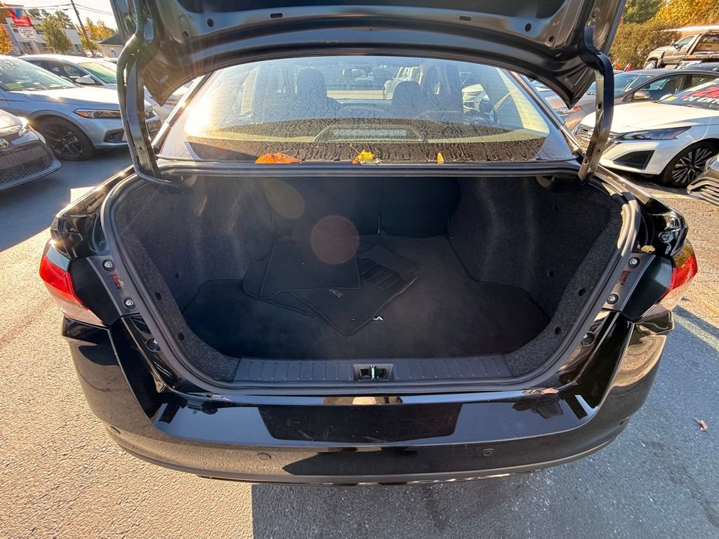 Used 2023 Nissan Versa SV FWD image 16