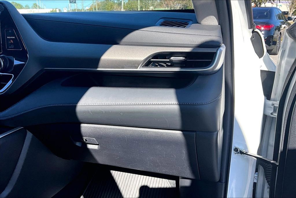 Used 2022 Toyota Highlander LE image 23