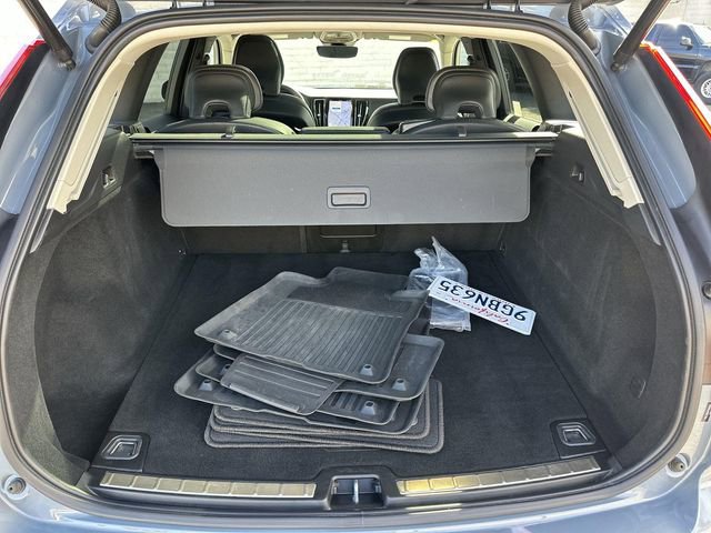 Used 2023 Volvo XC60 B5 Plus image 26