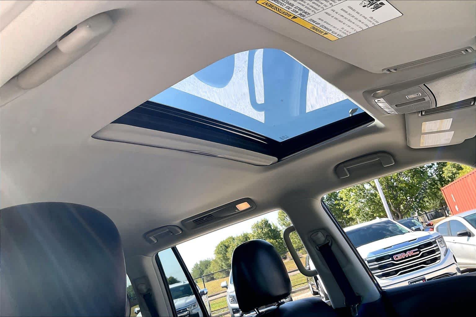 Used 2024 Nissan Armada SL w/ Captain's Chairs Package RWD image 13
