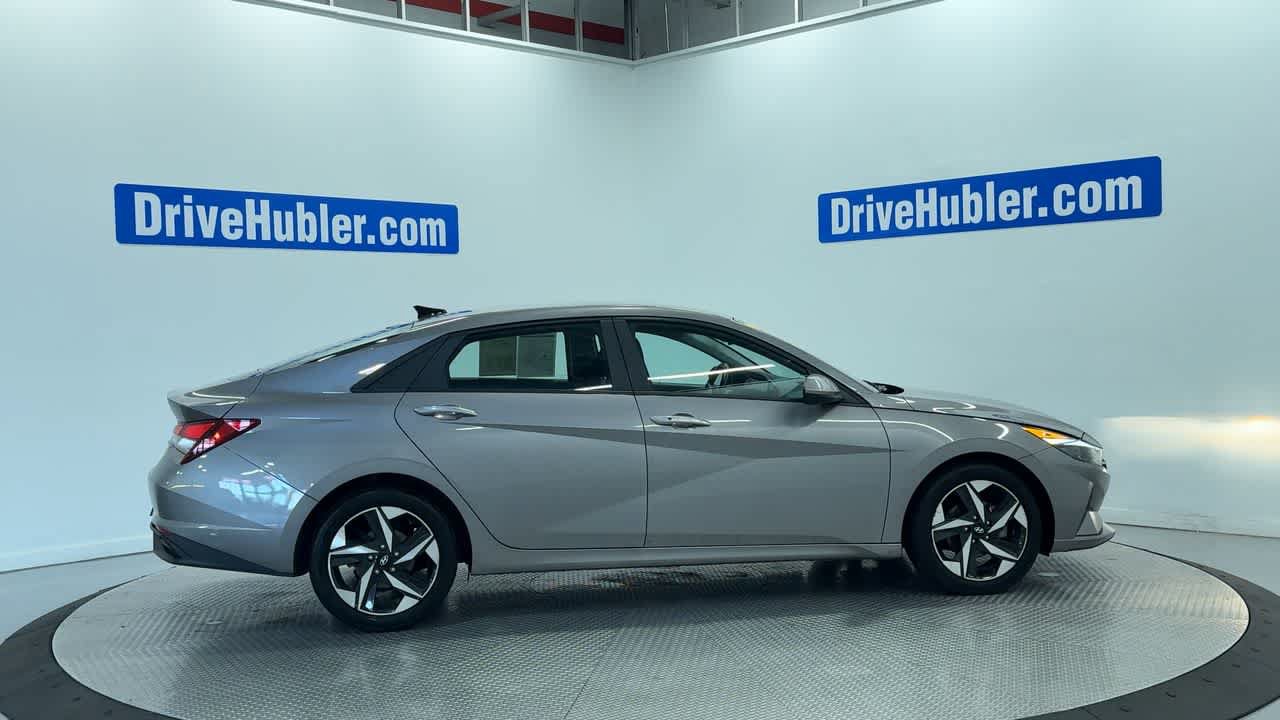 Used 2023 Hyundai Elantra SEL w/ Convenience Package FWD image 3