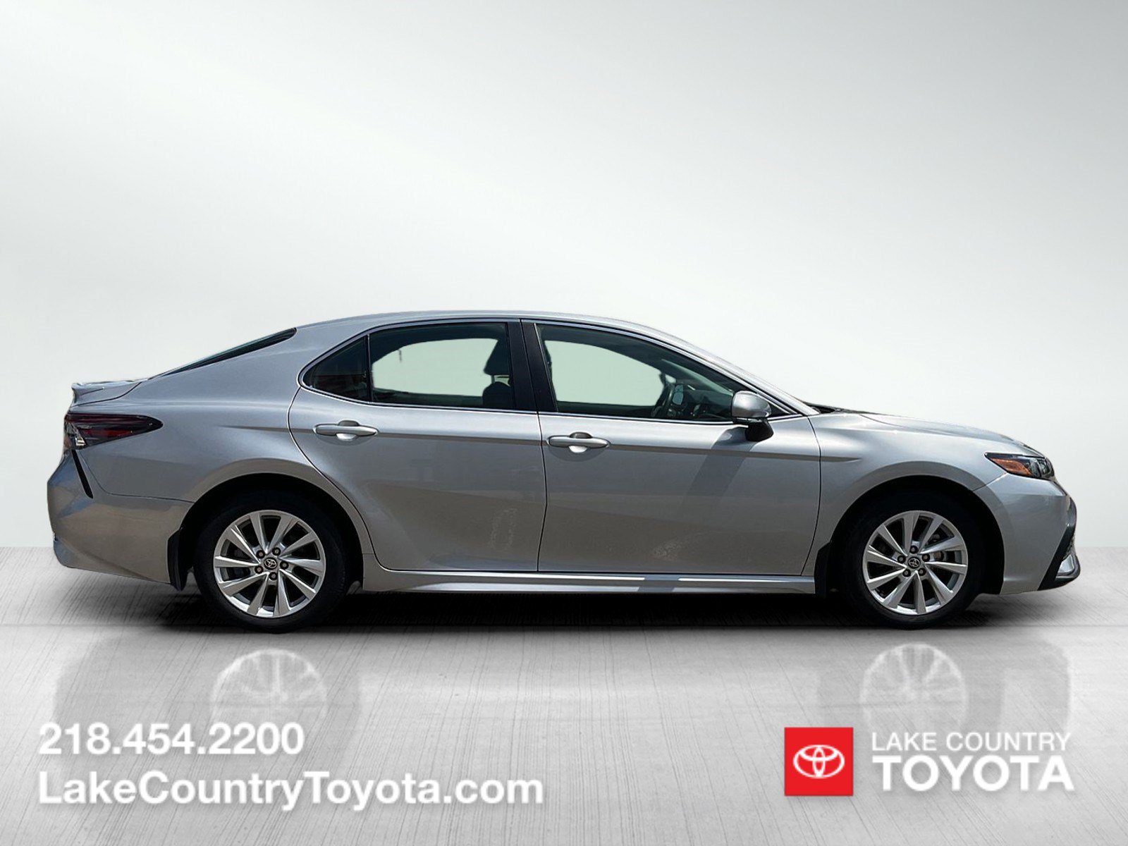 Used 2024 Toyota Camry SE FWD image 6