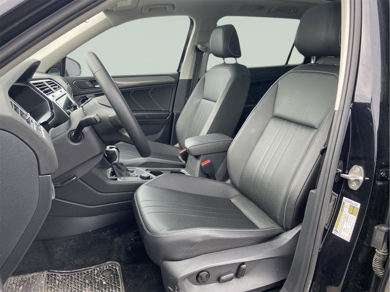 Used 2023 Volkswagen Tiguan SE image 22